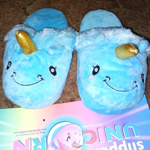 Kids Unicorn Plush Slippers - Picture 4 of 10